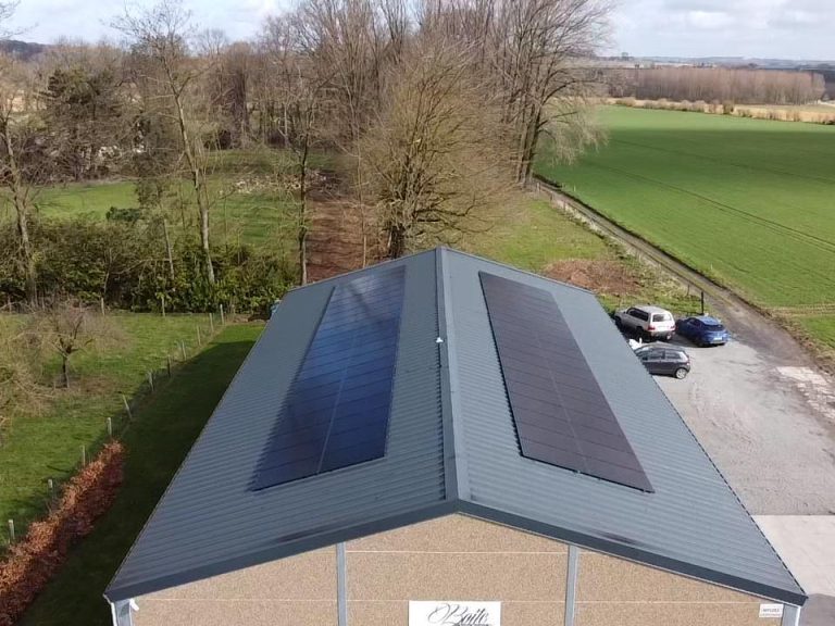 Panneaux solaires - Panneaux photovoltaïques - Énergie verte - énergie durable - Autoconsommation énergétique - production d’électricité domestique - Installation solaire sur mesure - solution photovoltaïque personnalisée - Investissement durable - investissement écologique